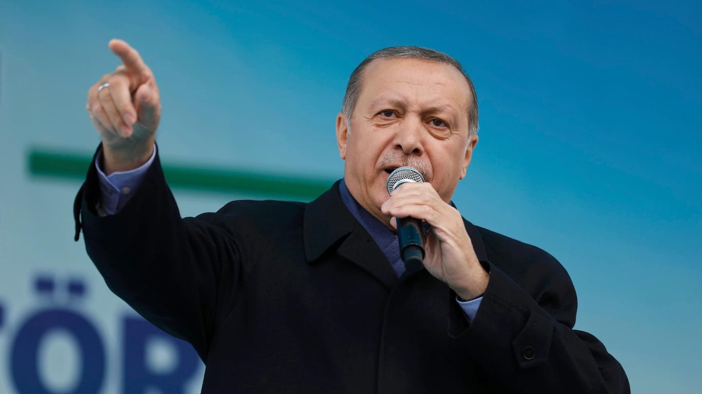 Bei einer Rede holte Erdogan erneut zum Rundumschlag aus.