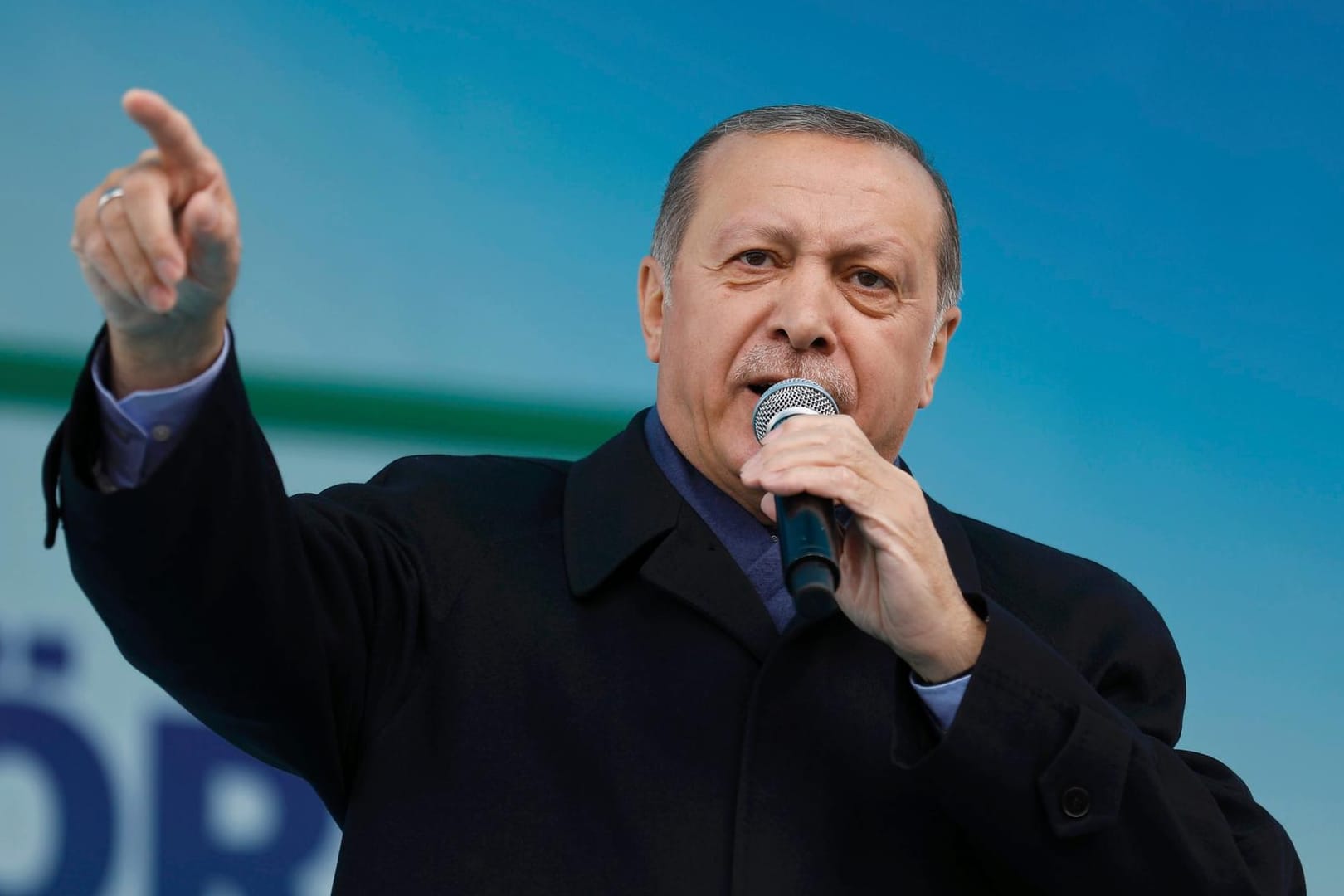 Bei einer Rede holte Erdogan erneut zum Rundumschlag aus.