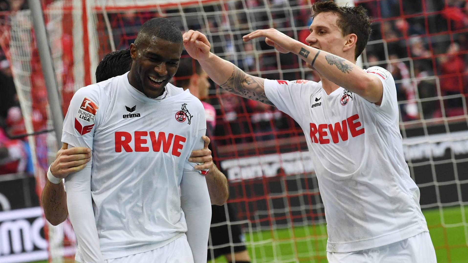 Der 1. FC Köln um Anthony Modeste (l) erfreut sich in China großer Beliebtheit.