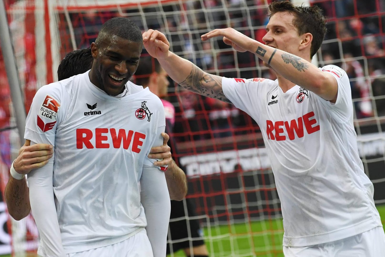 Der 1. FC Köln um Anthony Modeste (l) erfreut sich in China großer Beliebtheit.