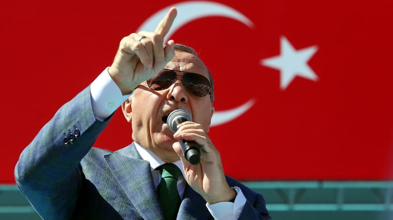Staatspräsident Erdogan will weiter militärisch gegen Terroristen vorgehen.