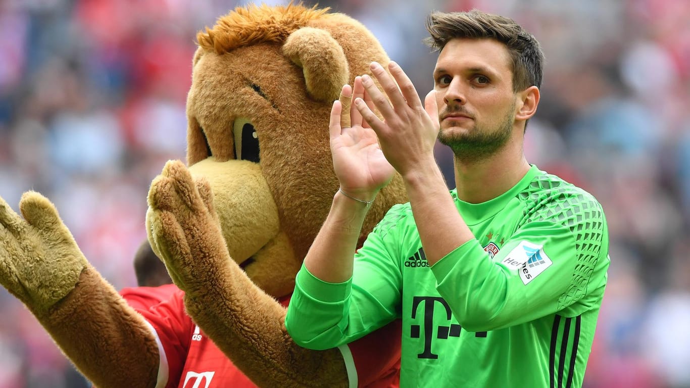Vor dem Spiel in Hoffenheim erfüllt Sven Ulreich einem Fan einen großen Traum.