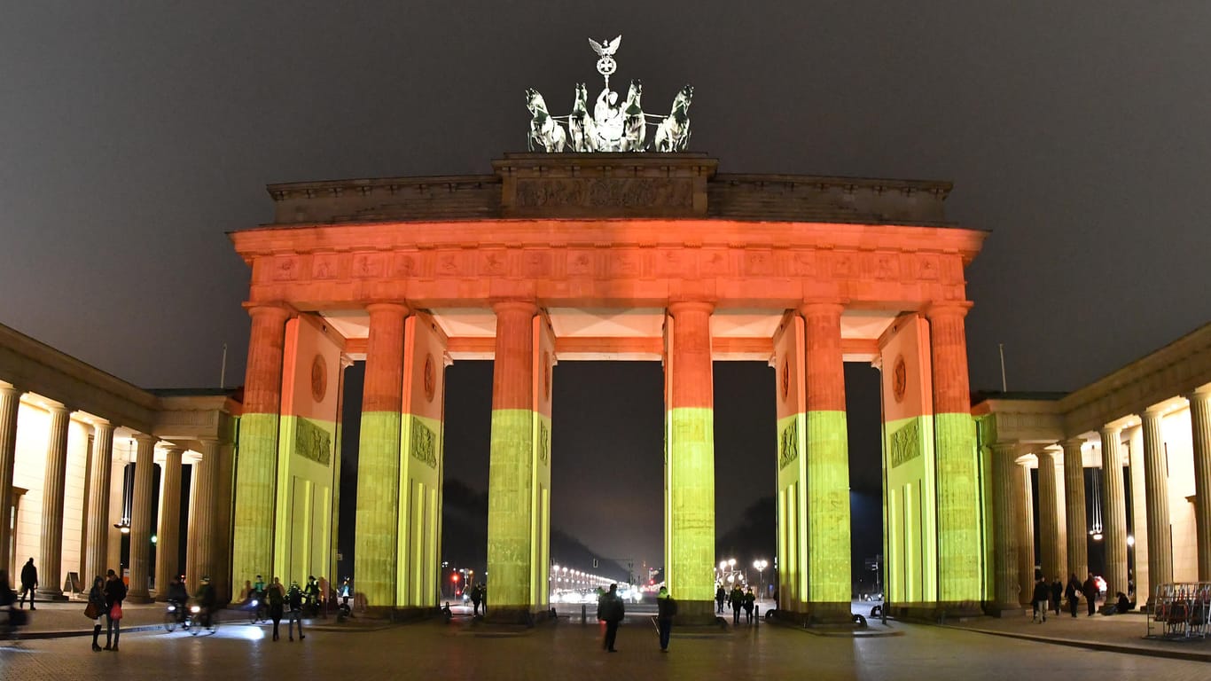 Nach Anschlag auf Weihnachtsmarkt: Brandenburger Tor leuchtet