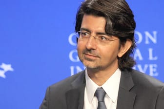 Ebay-Gründer Pierre Omidyar spendet 100 Millionen Dollar und unterstützt damit verschiedene Organisationen, die sich für mehr Transparenz in Politik und Gesellschaft einsetzen.