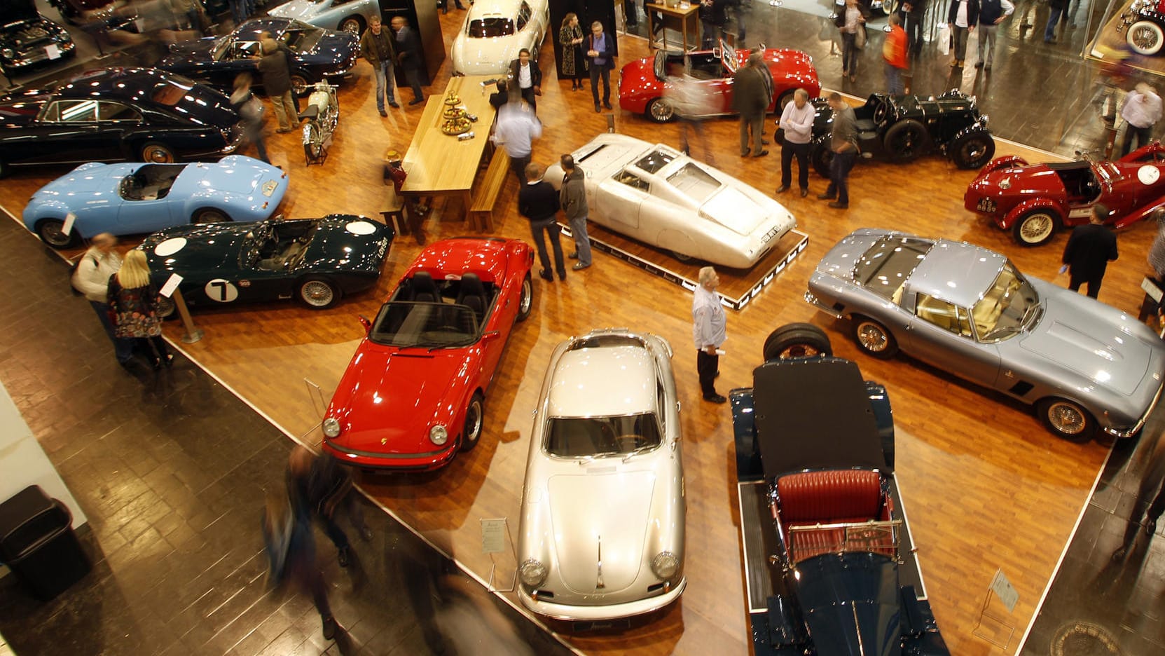 Techno-Classica: 21 Hallen, 4 Freigelände, rund 1250 Aussteller aus mehr als 30 Nationen Techno-Classica: 21 Hallen, 4 Freigelände, rund 1250 Aussteller aus mehr als 30 Nationen