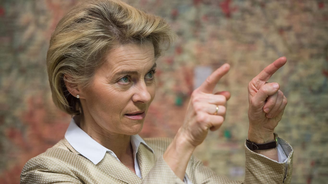 Verteidigungsministerin Ursula von der Leyen muss die Bundeswehr auf die zunehmenden Cyber-Angriffe einstellen.