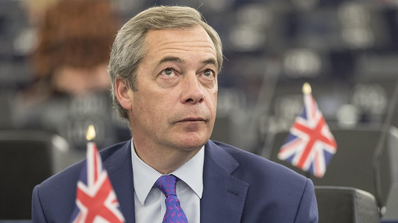 Der ehemalige Vorsitzende der UK Independence Party (UKIP), Nigel Farage, debattiert bei einer Debatte des EU-Parlaments über den Brexit-Antrag von Großbritannien.