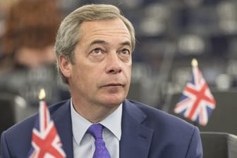 Der ehemalige Vorsitzende der UK Independence Party (UKIP), Nigel Farage, debattiert bei einer Debatte des EU-Parlaments über den Brexit-Antrag von Großbritannien.