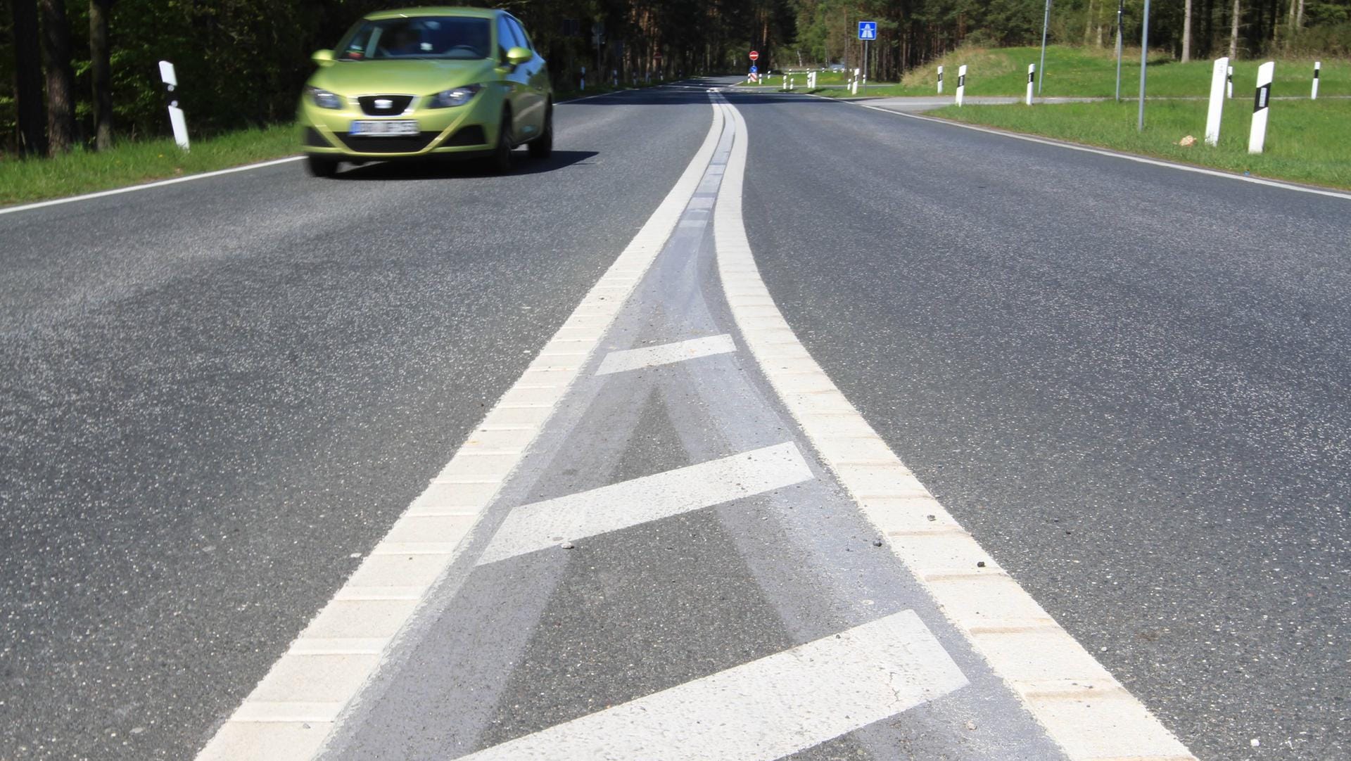 Der ADAC stellte bei Auswertung von Verkehrsmeldungen fest: Geisterfahrer sind besonders Samstagnachts unterwegs