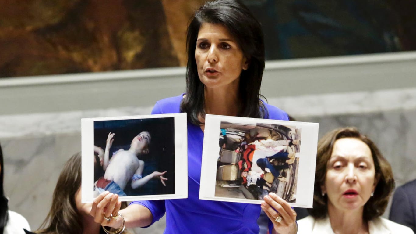 Nikki Haley präsentiert schreckliche Bilder vom Giftgasangriff in Syrien vor den Vereinten Nationen.