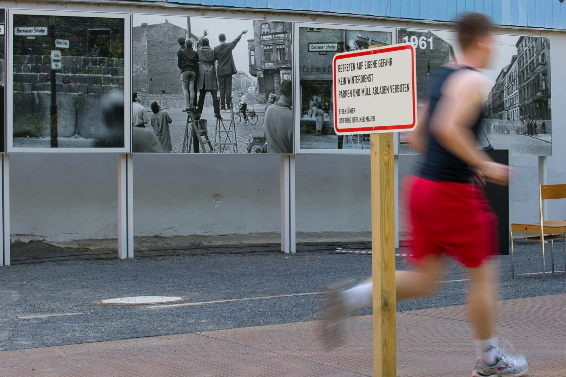 Ein Jogger im Berliner Mauerpark.