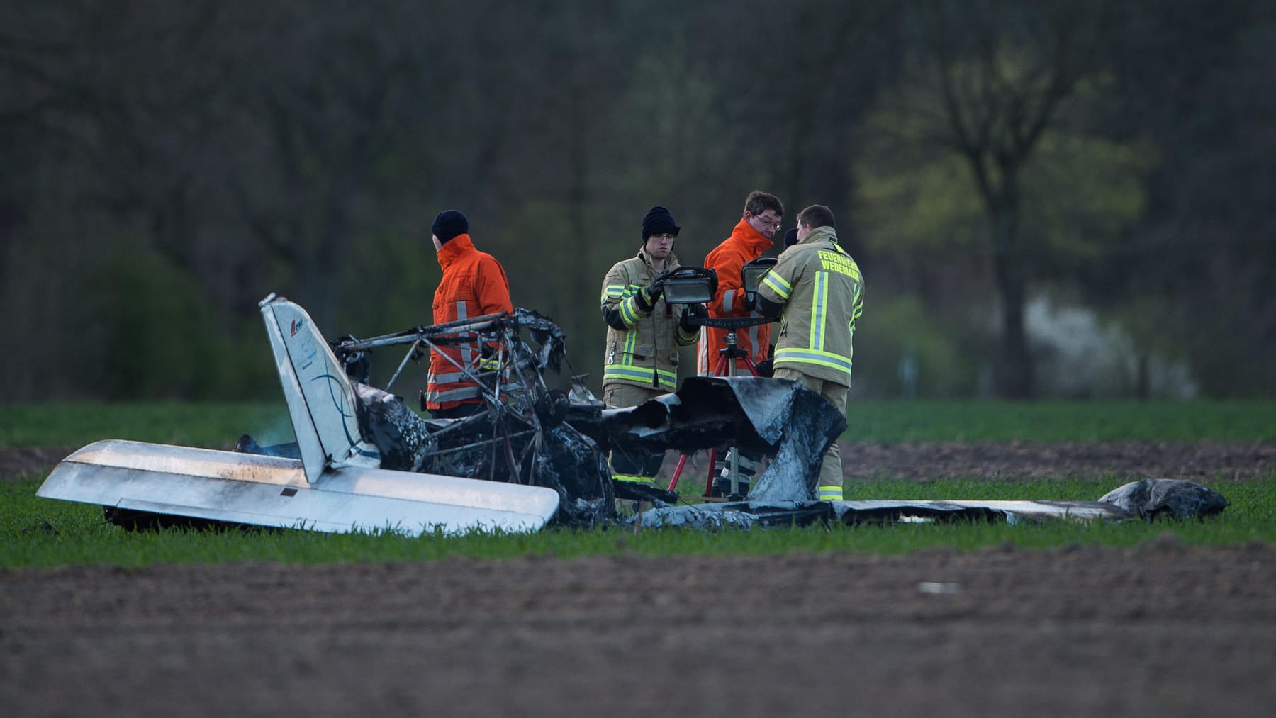 Niedersachsen: Absturz Von Kleinflugzeug Fordert Zwei Tote