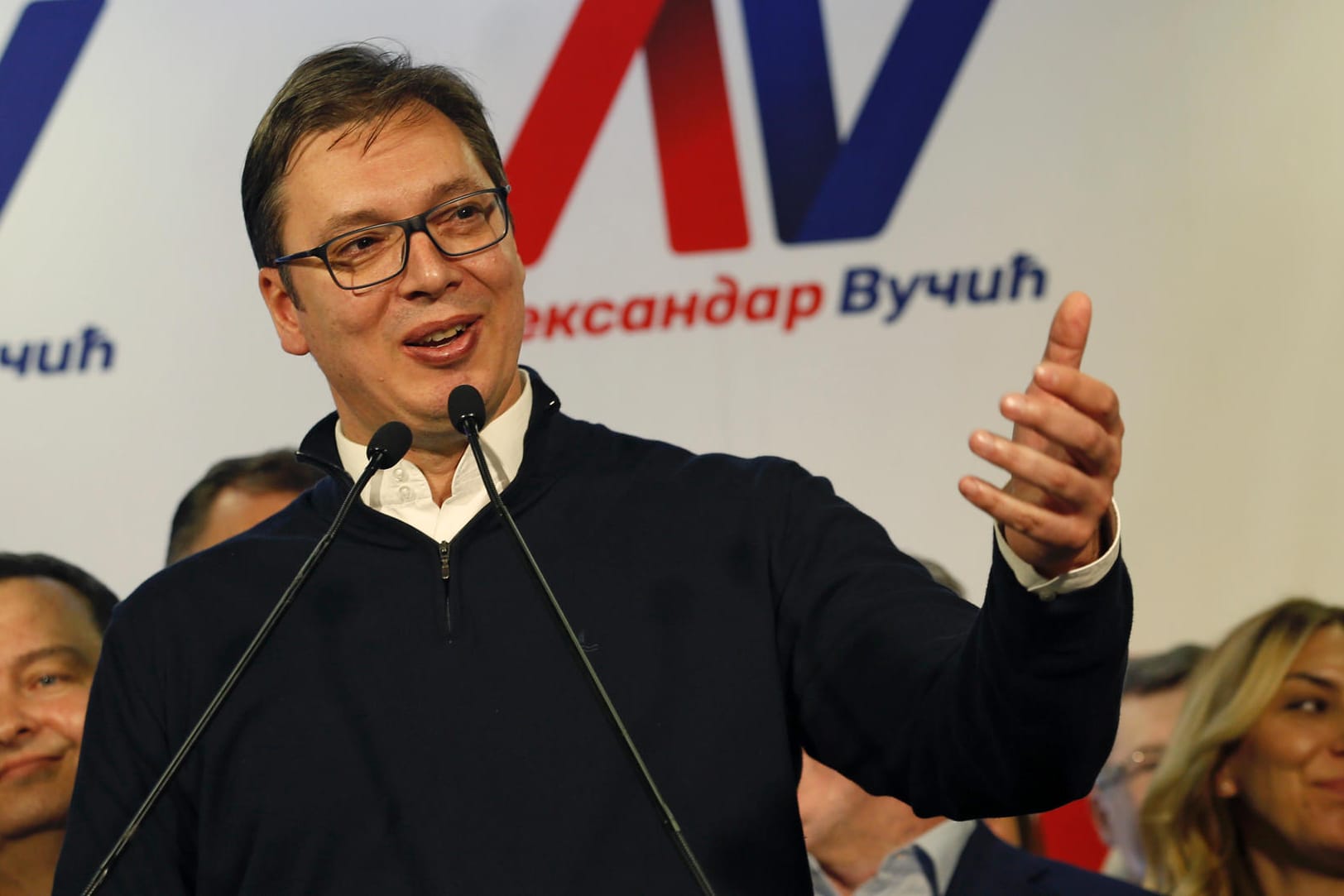 Zusätzlich zu den Protesten gegen Aleksandar Vucic kommt raus, dass zu viele Wähler in Serbien verzeichnet wurden