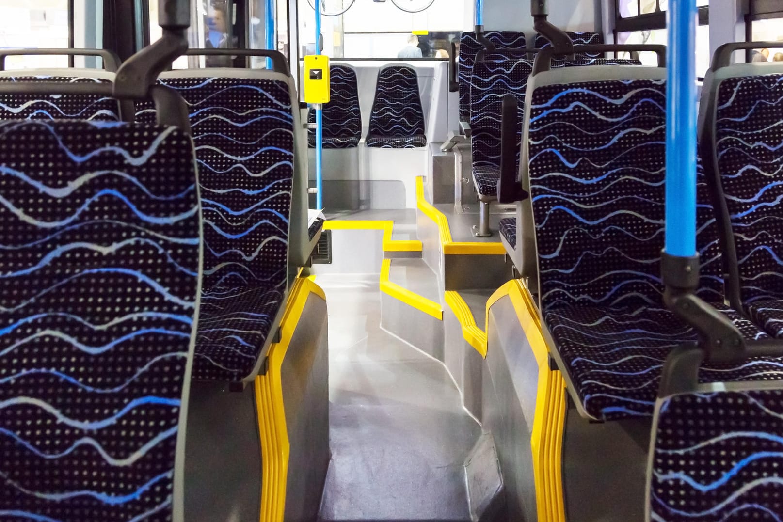 Der Innenraum eines Busses