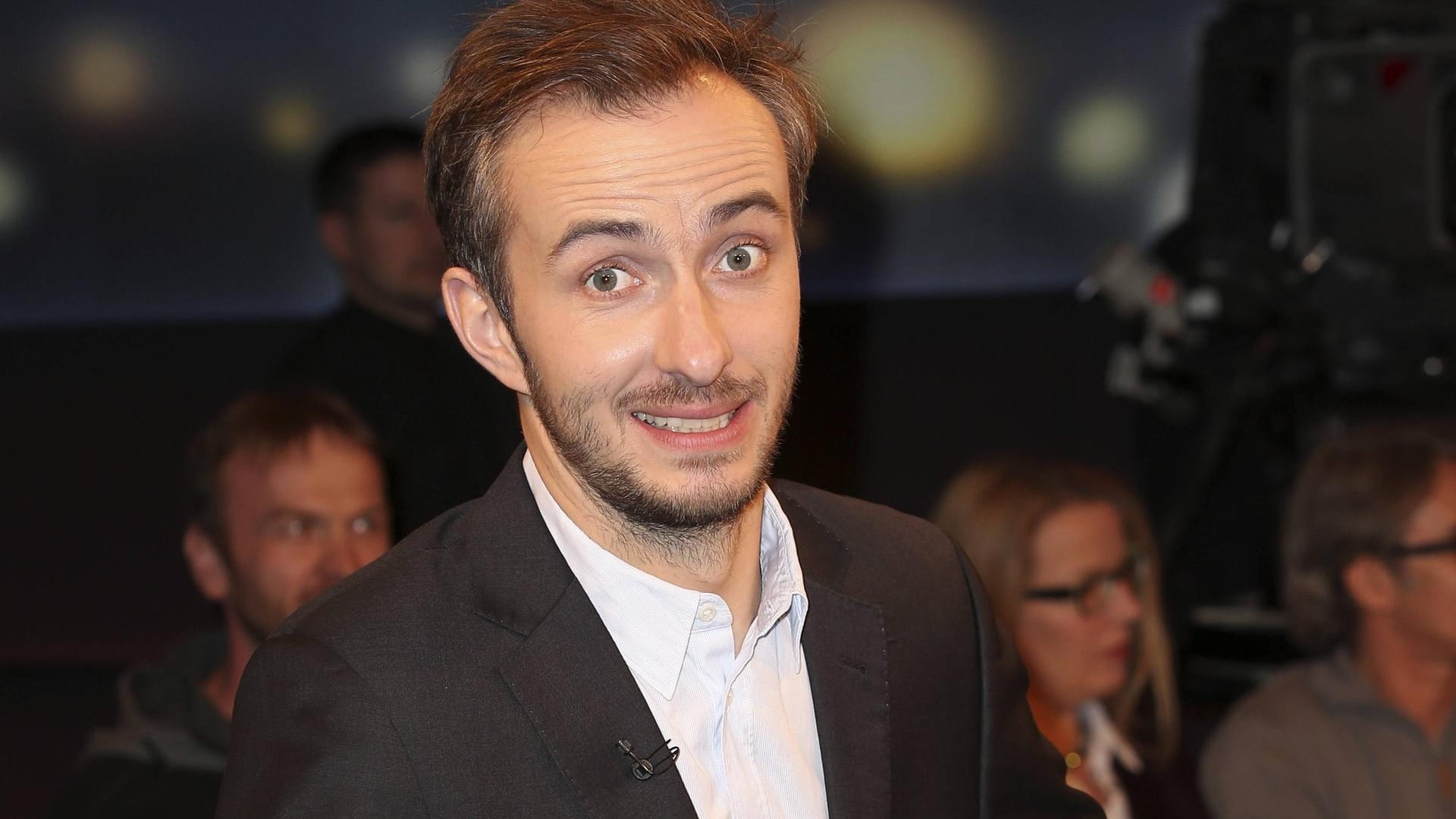 Jan Boehmermann bei der Aufzeichnung der NDR Talkshow Bettina und Bommes im NDR Studio