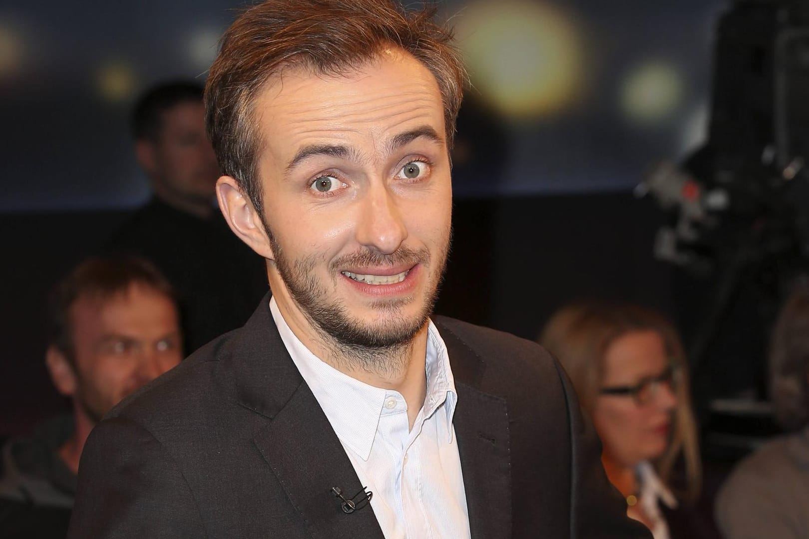 Jan Boehmermann bei der Aufzeichnung der NDR Talkshow Bettina und Bommes im NDR Studio