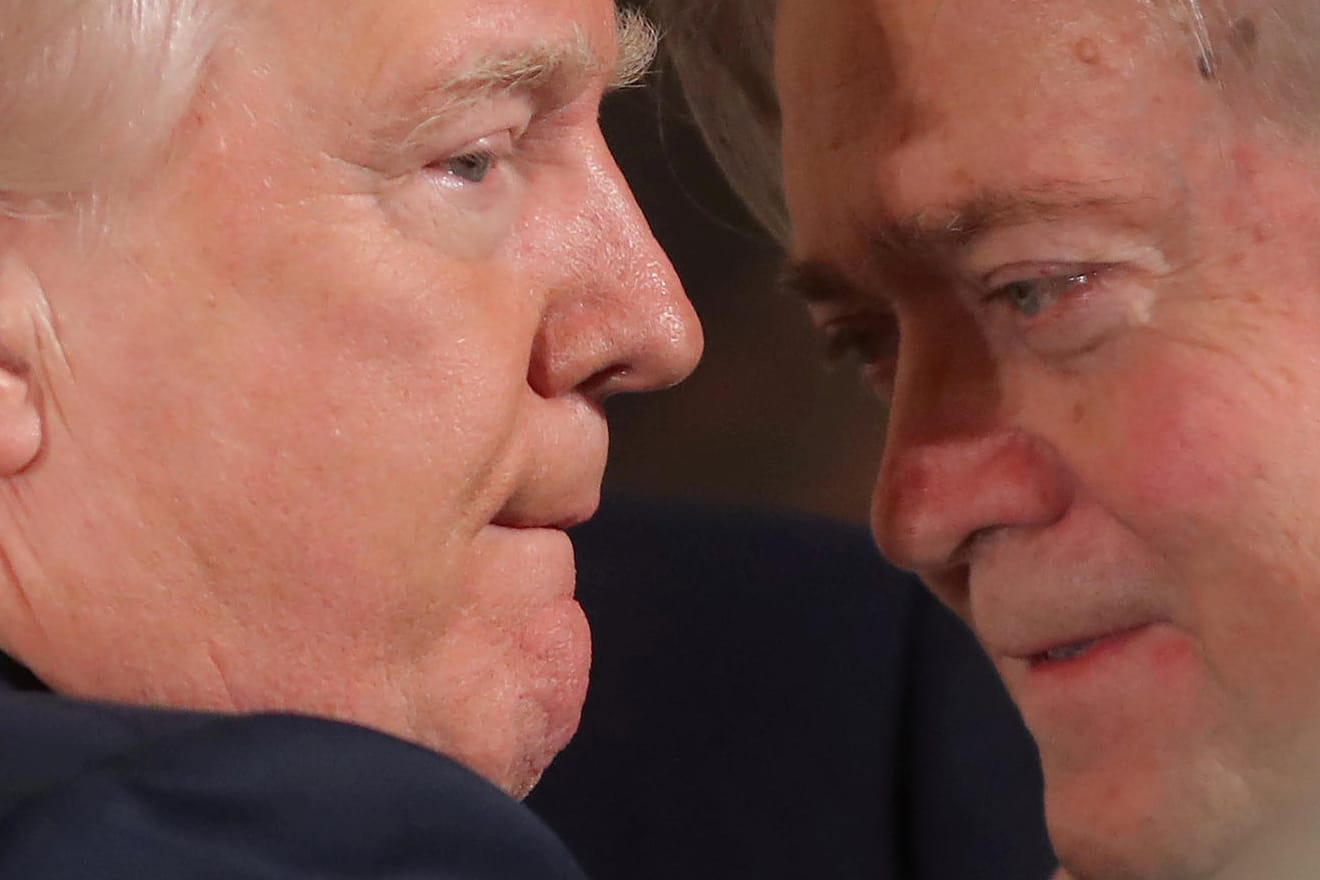 Donald Trump hat Steve Bannon aus dem Sicherheitsrat geworfen.