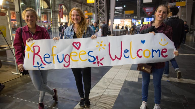 "Die Menschen in Deutschland blicken selbstbewusst darauf zurück, so viele Flüchtlinge so freundlich empfangen zu haben."
