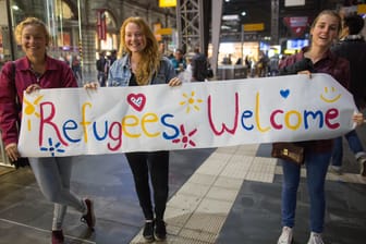 "Die Menschen in Deutschland blicken selbstbewusst darauf zurück, so viele Flüchtlinge so freundlich empfangen zu haben."