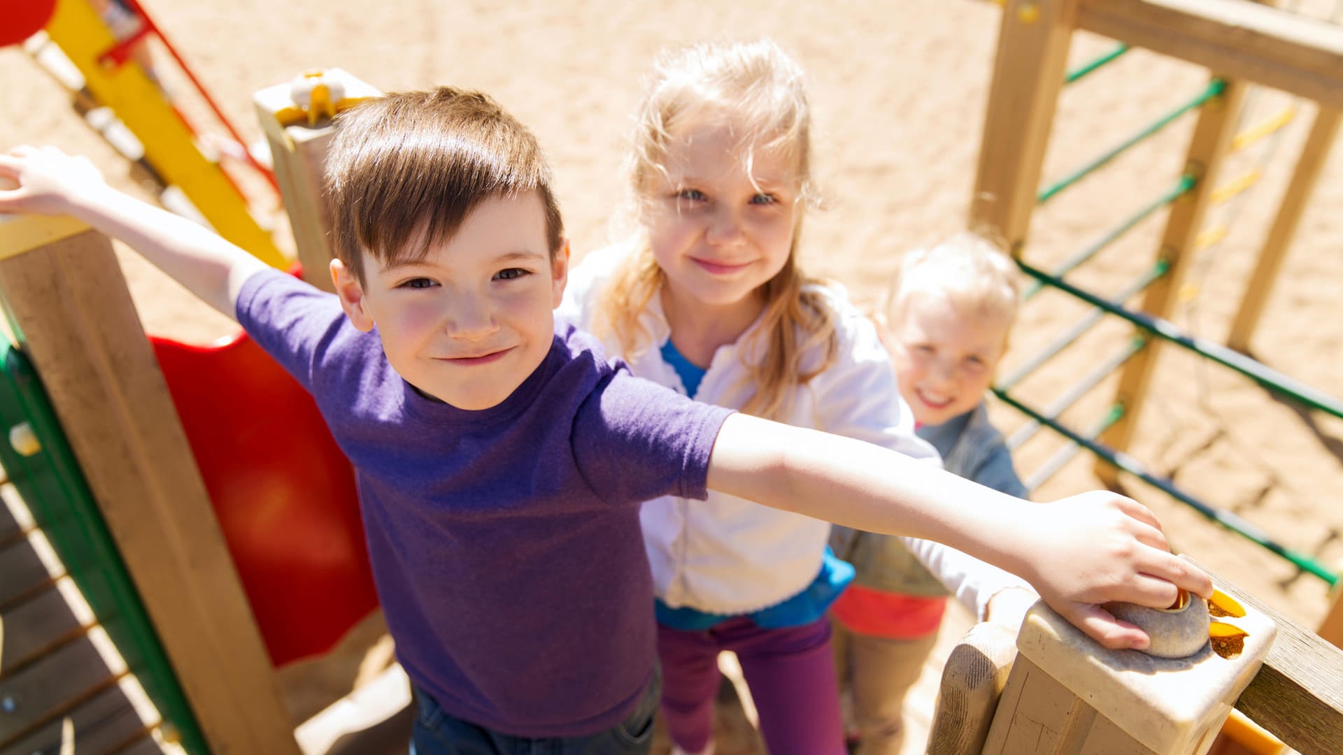 Spielplatz: Betreiber müssen im Rahmen der Verkehrssicherungspflicht dafür Sorge tragen, dass die Geräte regelmäßig gewartet werden.