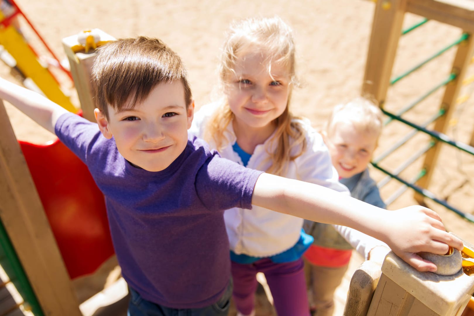 Spielplatz: Betreiber müssen im Rahmen der Verkehrssicherungspflicht dafür Sorge tragen, dass die Geräte regelmäßig gewartet werden.