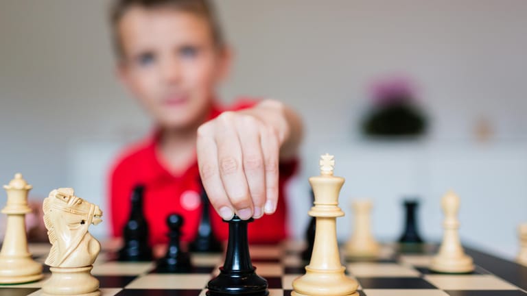 Strategisches und logisches Denken sollen durch das Unterrichtsfach Schach verbessert werden.
