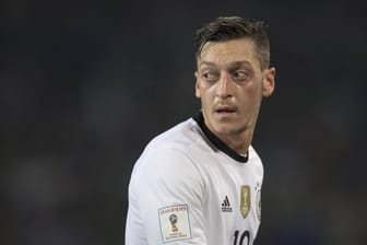 Mesut Özil hat für die deutsche Nationalmannschaft 84 Länderspiele bestritten und die WM 2014 in Brasilien gewonnen.
