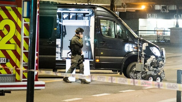 Der Verdächtige war am Samstagabend mit dem "bombenähnlichen Gegenstand", der sich in einer Plastiktüte befunden hatte, gesehen worden.