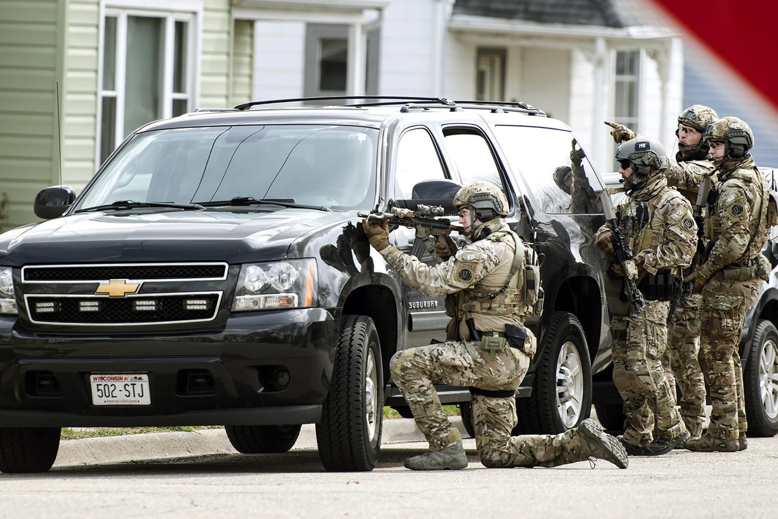 Amerikanische Polizisten bei einem Einsatz, der Joseph Jakubowski gilt - bisher war die Suche erfolglos.