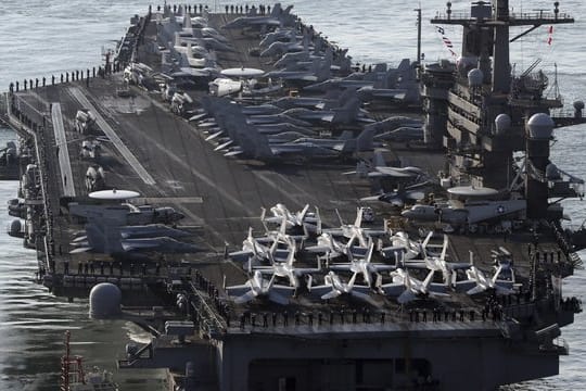 Entsendung von US-Kriegsschiffen in Richtung der koreanischen Halbinsel.