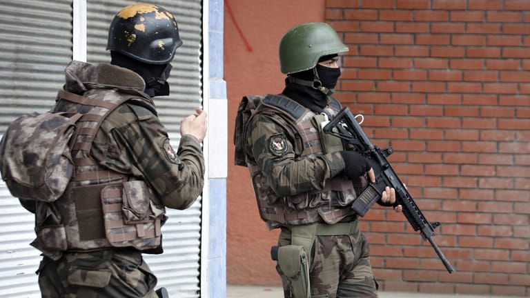 Türkische Soldaten bei einem Einsatz gegen PKK-Kämpfer in der Stadt Diyarbakir.