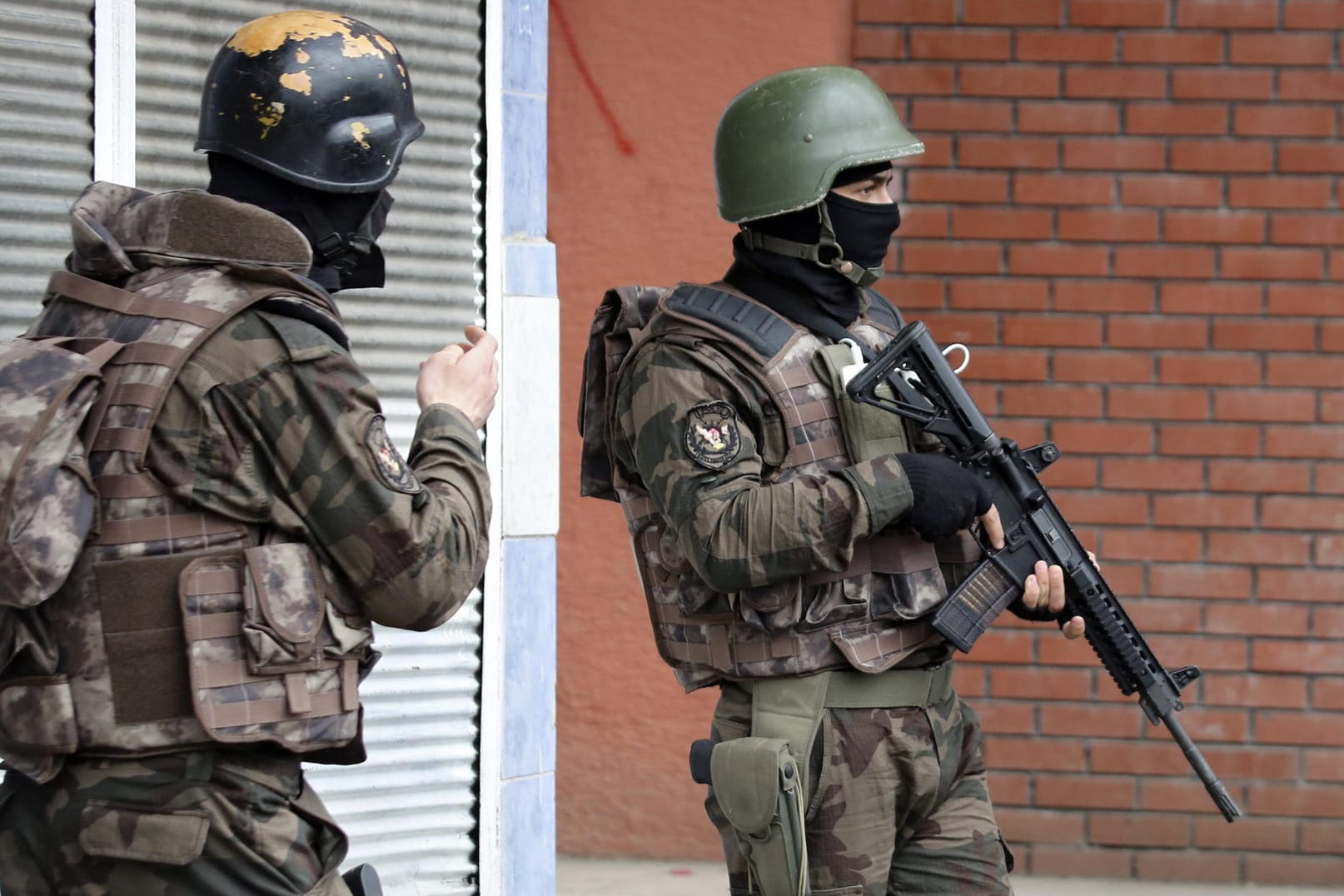 Türkische Soldaten bei einem Einsatz gegen PKK-Kämpfer in der Stadt Diyarbakir.