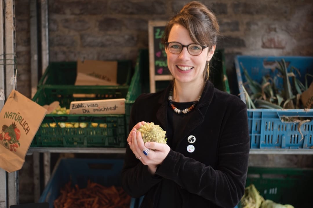 Nicole Klaski steht in ihrem Laden "The Good Food" in Köln.