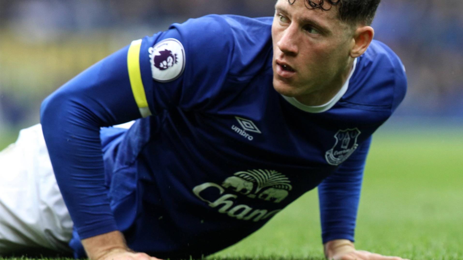 Abend zum Vergessen: Evertons Ross Barkley wurde in einer Bar böse verprügelt. Abend zum Vergessen: Evertons Ross Barkley wurde in einer Bar böse verprügelt.
