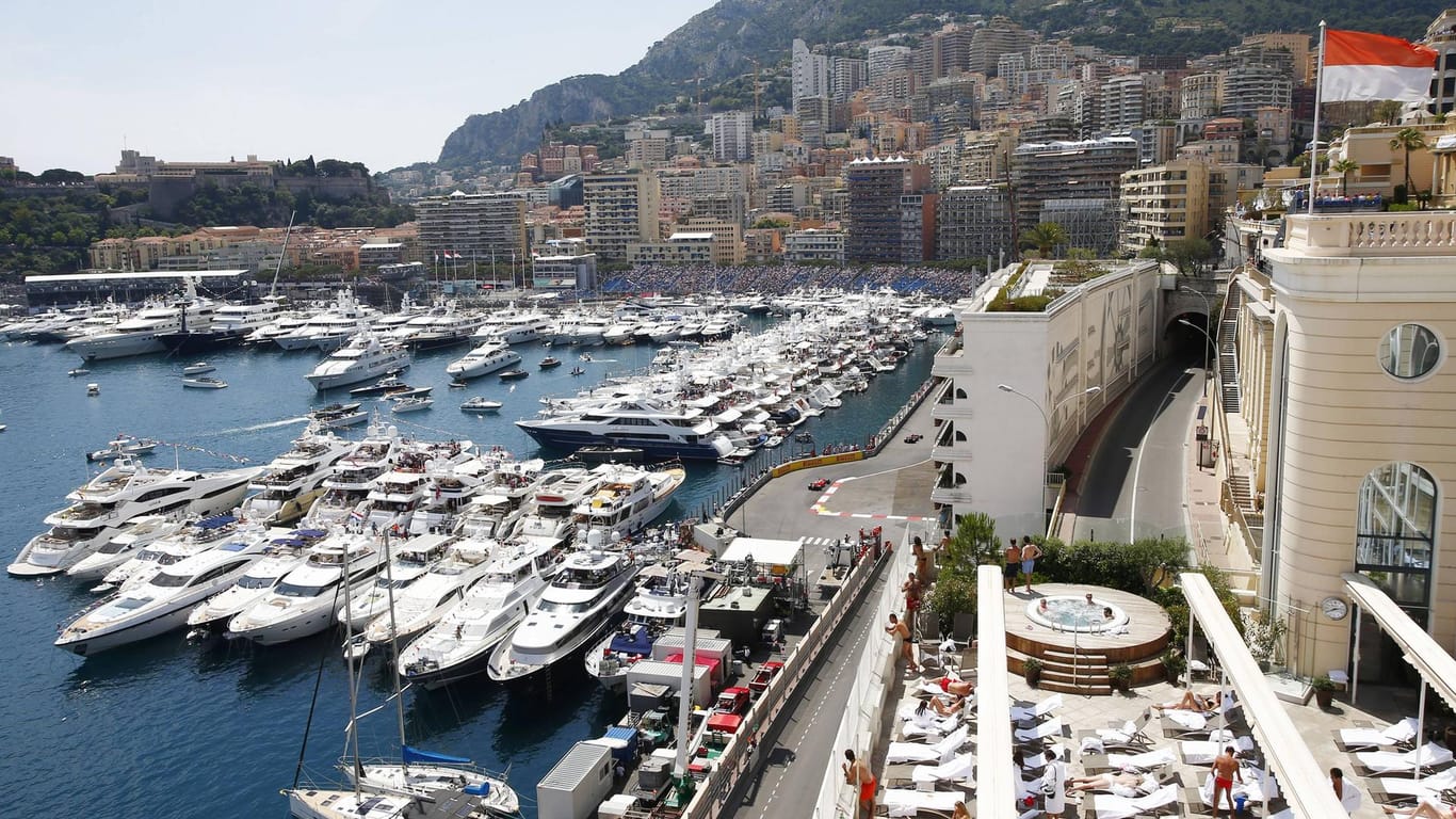 Im Hafen von Monaco findet alljährlich auch ein Formel 1 Rennen statt.