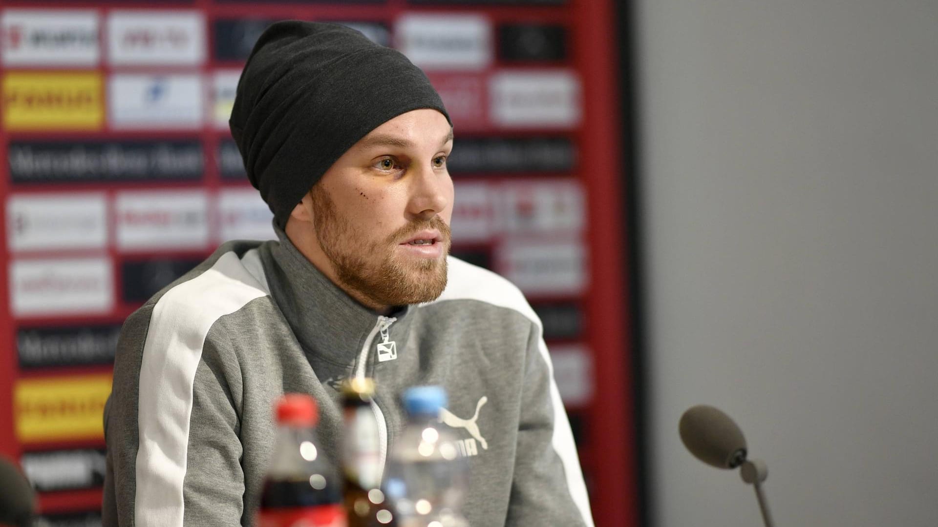 Kevin Großkreutz bei seiner Abschieds-Pressekonferenz in Stuttgart. Kevin Großkreutz bei seiner Abschieds-Pressekonferenz in Stuttgart.