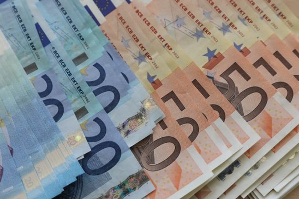 Euro-Geldscheine in einer Filiale der Bundesbank.