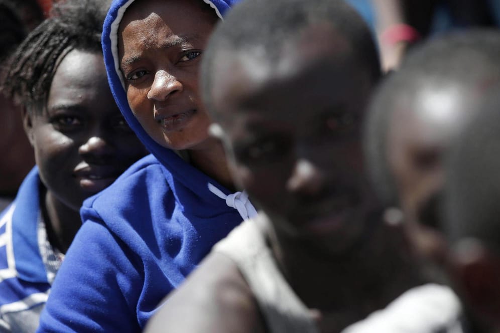 Auf Sklavenmärkten in Afrika werden Migranten zum Verkauf feilgeboten - Europa bleibt für sie unerreichbar. (Symbolbild).