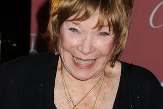 Shirley MacLaine spielt in "Zu guter Letzt" einen Kontrollfanatiker.