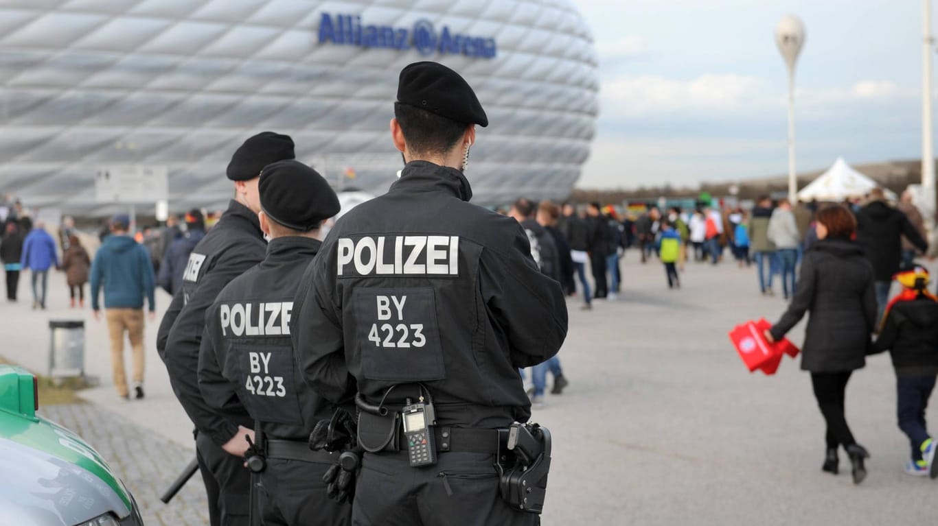 Das Spiel von Bayern gegen Real Madrid wird von der Polizei gut abgesichert.