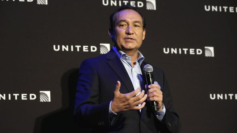 Der Chef von United Airlines, Oscar Munoz, kämpft gegen ein PR-Debakel.