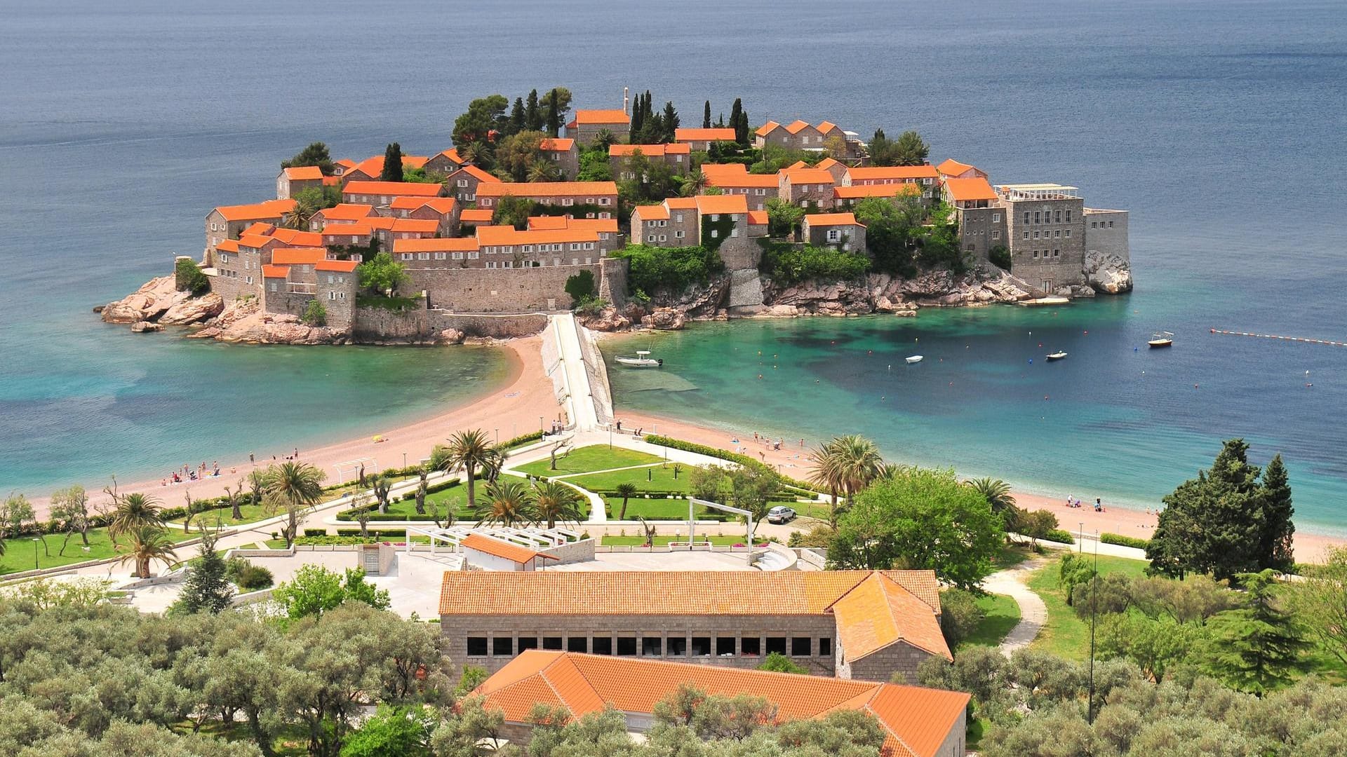 Die Insel Sveti Stefan in Montenegro