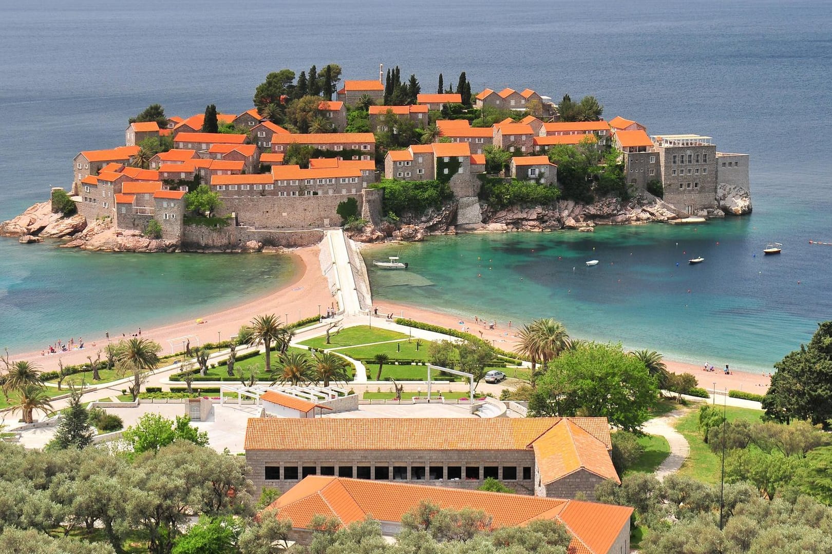 Die Insel Sveti Stefan in Montenegro