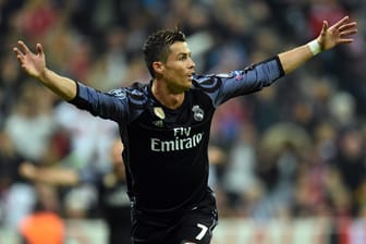 Real-Supertar Cristiano Ronaldo hat seine ganze Klasse gezeigt und den Bayern mit zwei Treffern einen herben Rückschlag zugefügt.