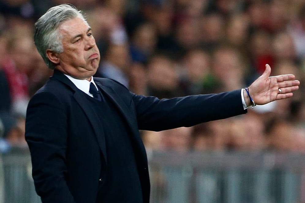 Enttäuscht: Bayern-Trainer Carlo Ancelotti bei der 1:2-Niederlage gegen Real Madrid.