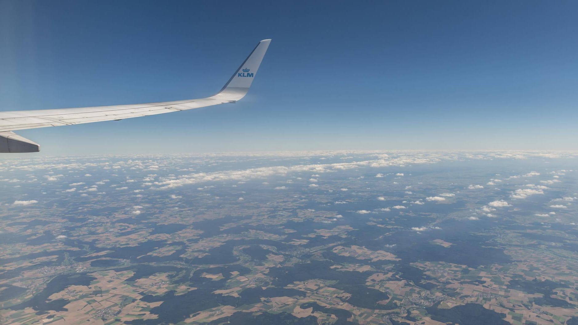 Ein langer Weg nach unten: Noch ist unklar, ob der Mensch, der in Mexiko aus einem Flugzeug fiel, am Leben war. Ein langer Weg nach unten: Noch ist unklar, ob der Mensch, der in Mexiko aus einem Flugzeug fiel, am Leben war.