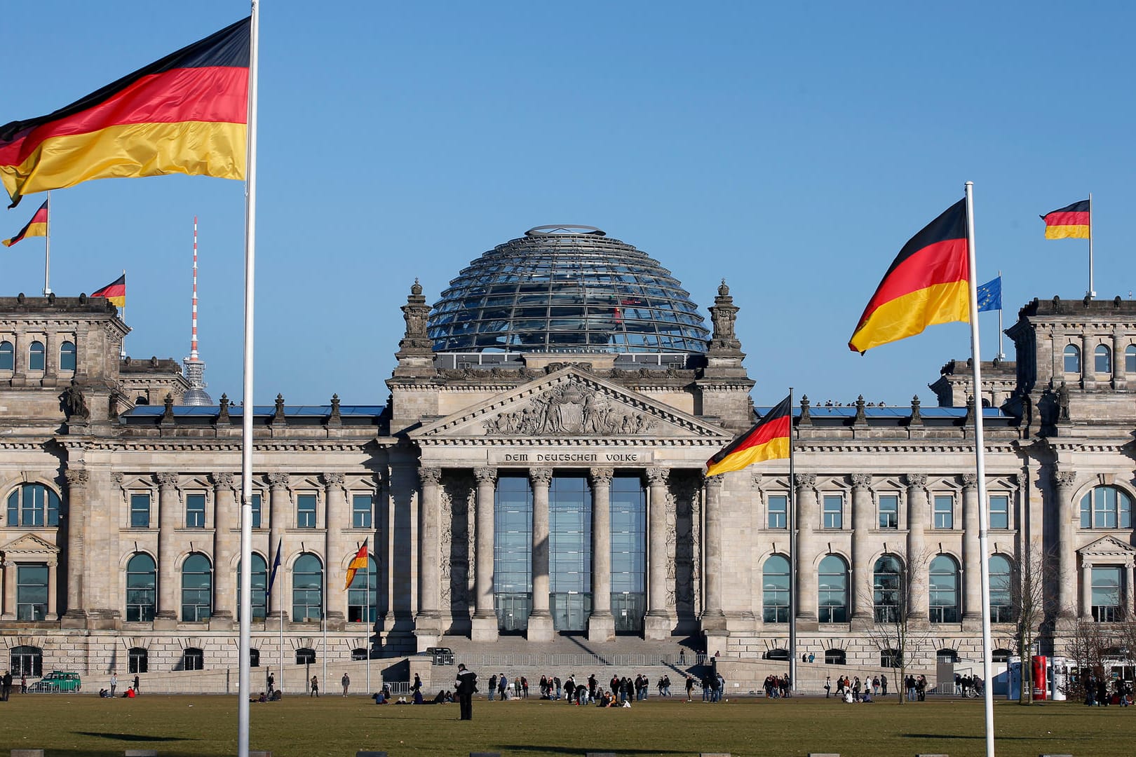 Netzwerk des Bundestags weist vor Wahl viele Sicherheitslücken auf