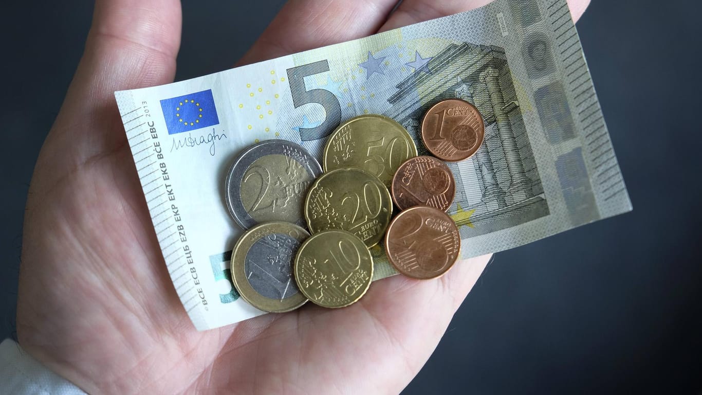 Der Mindestlohn von 8,84 Euro reicht für die meisten Alleinerziehenden nicht aus