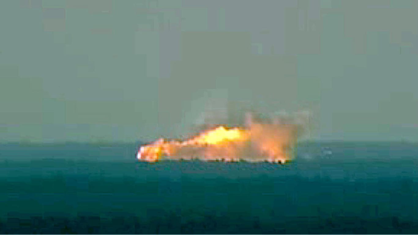 Explosion einer MOAB-Superbombe bei einem Testeinsatz.