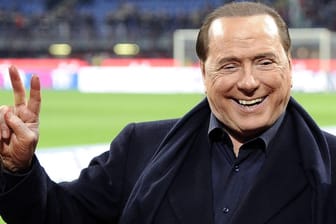 Der ehemalige italienische Ministerpräsident Silvio Berlusconi war seit 1986 Besitzer des AC Mailand und bis 2004 Präsident des Klubs.